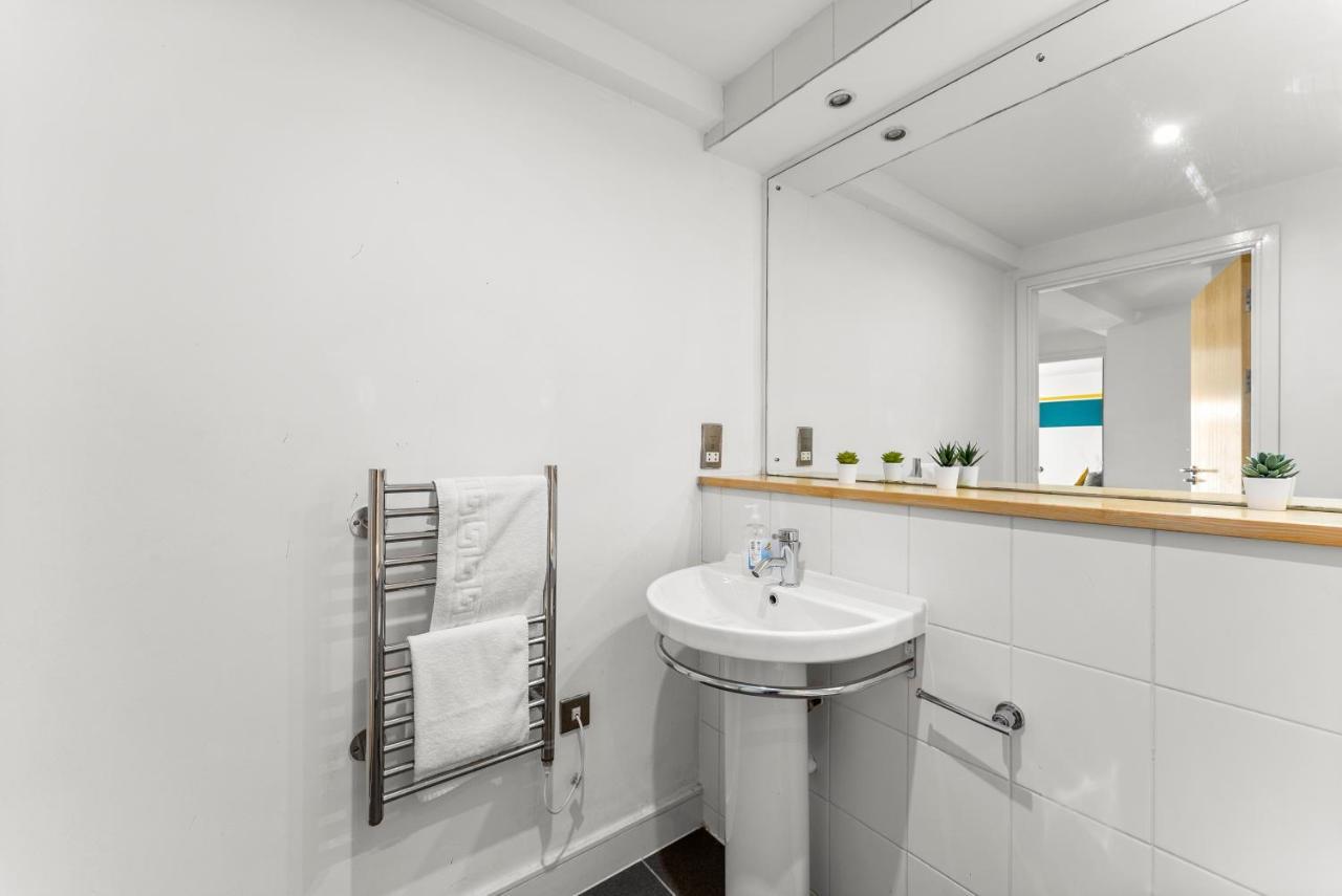 Enchanting Bristol Abode -Sleeps 6 With Balcony! Екстер'єр фото